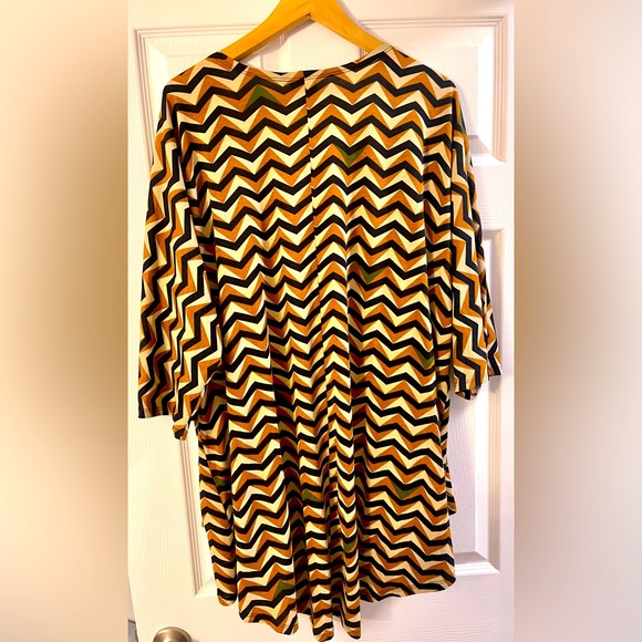 LuLaRoe Lindsay kimono, chevron stripes, size M, VGUC - Picture 4 of 4